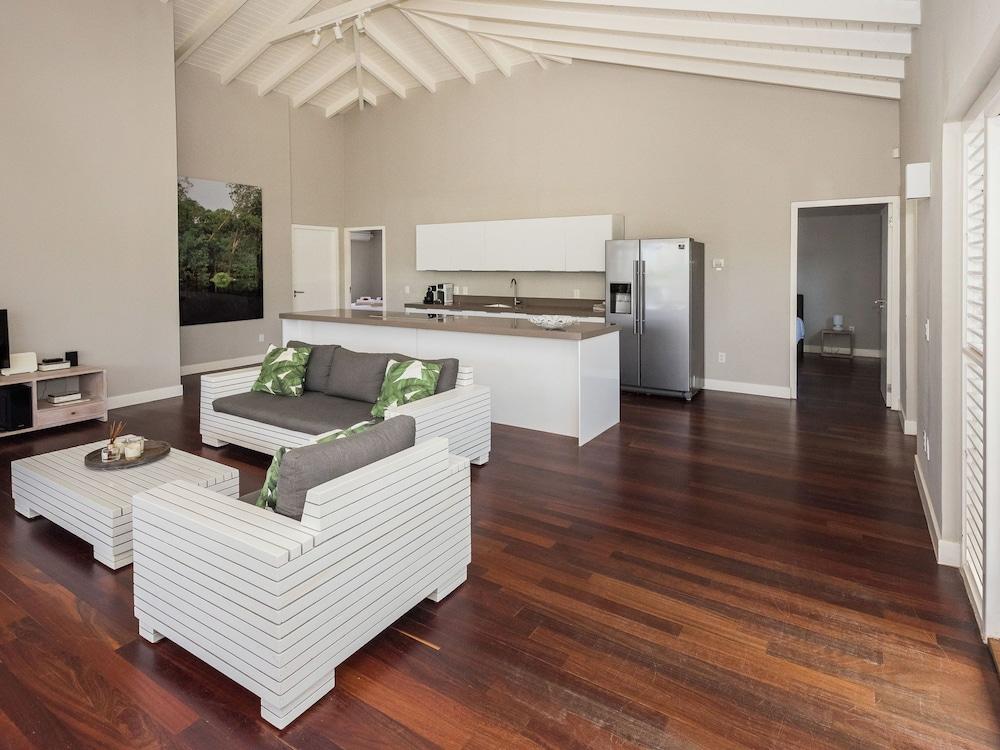 Beautiful Villa With Private Pool Within Walking Distance of Jan Thiel Beach on Curacao Living Room