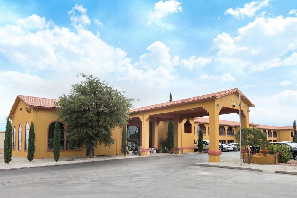 Days Inn by Wyndham Carlsbad Featured Image