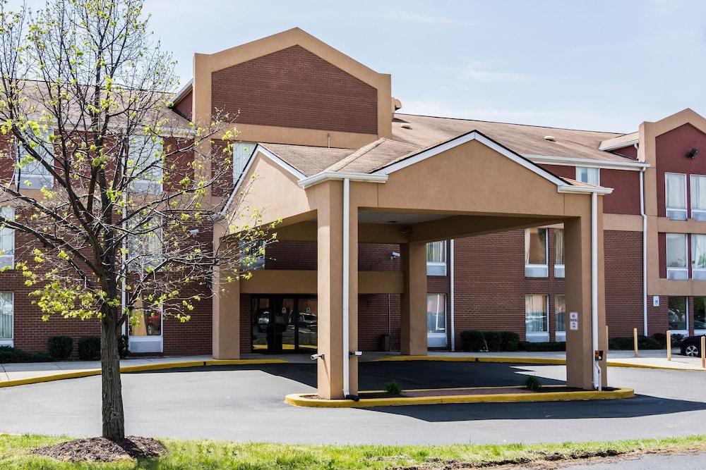Comfort Inn at Joint Base Andrews Exterior