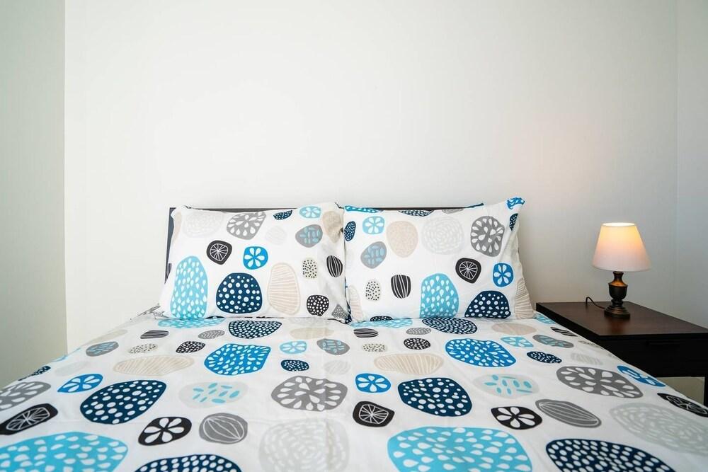 مينيماليست آند ألورينج كوندو، ووك تو مايل هاي غرفة