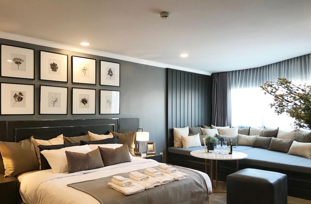 Stay in Style The Heart of Nimman R306B Featured Image