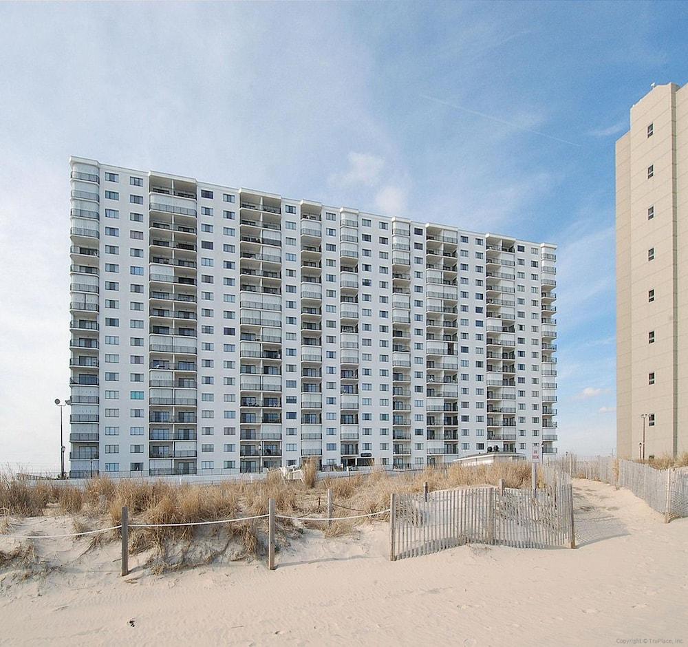Henlopen Unit 615 by Long & Foster Exterior