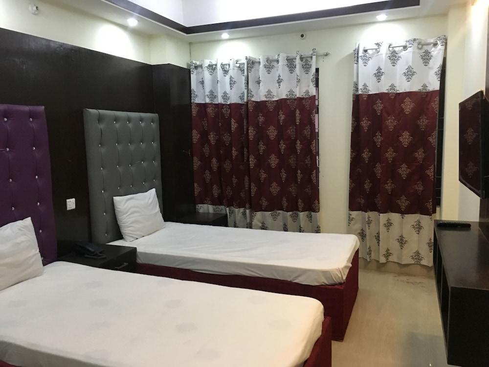 Uttara Suite At Dhaka Room