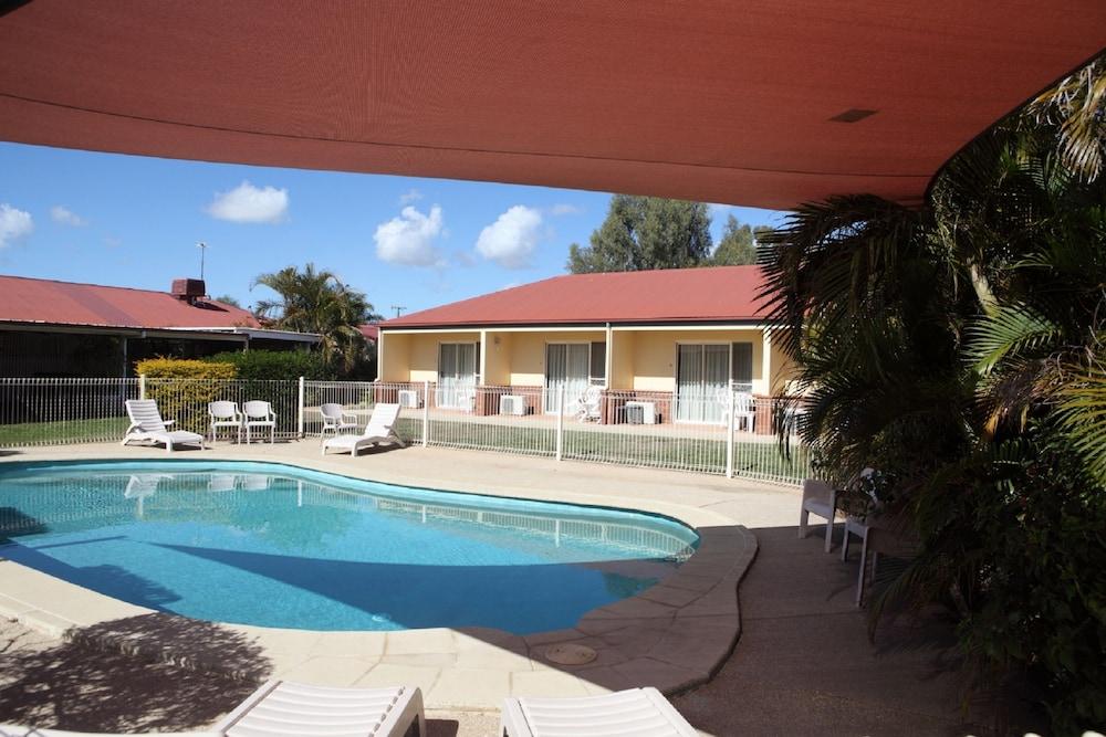 Emerald Explorers Inn Waterslide