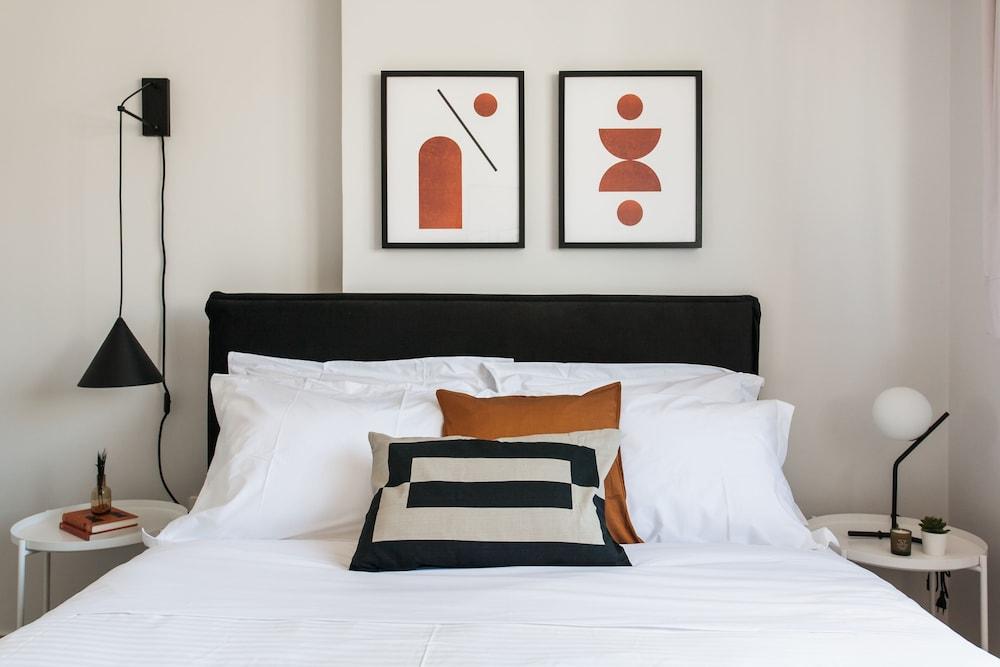 UPSTREET Superb & Comfy 2 BD Apt-Marousi Room