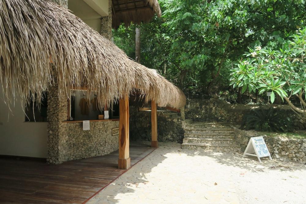 Tepanee Beach Resort Interior Entrance