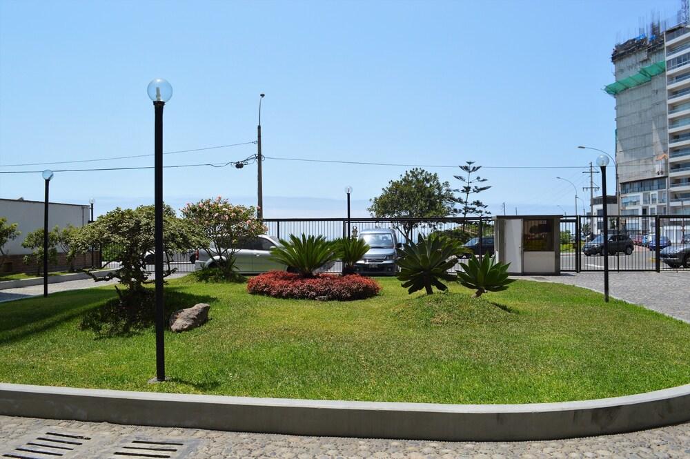 Stylish Ocean View Private Apartment Property Grounds