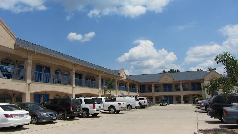 Regency Inn Exterior