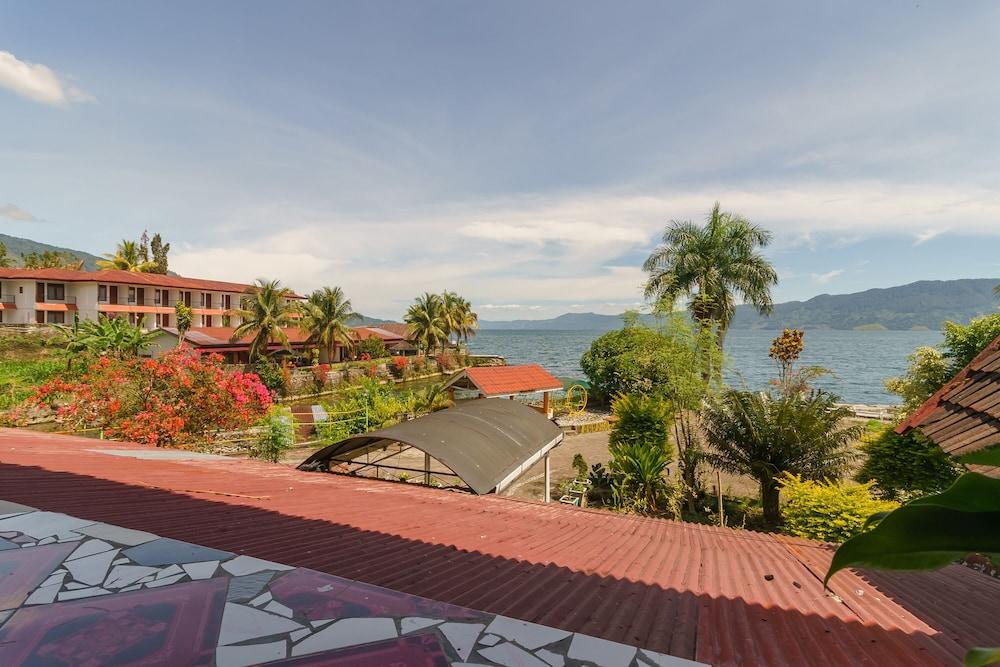 RedDoorz @ Tuktuk Danau Toba Aerial View