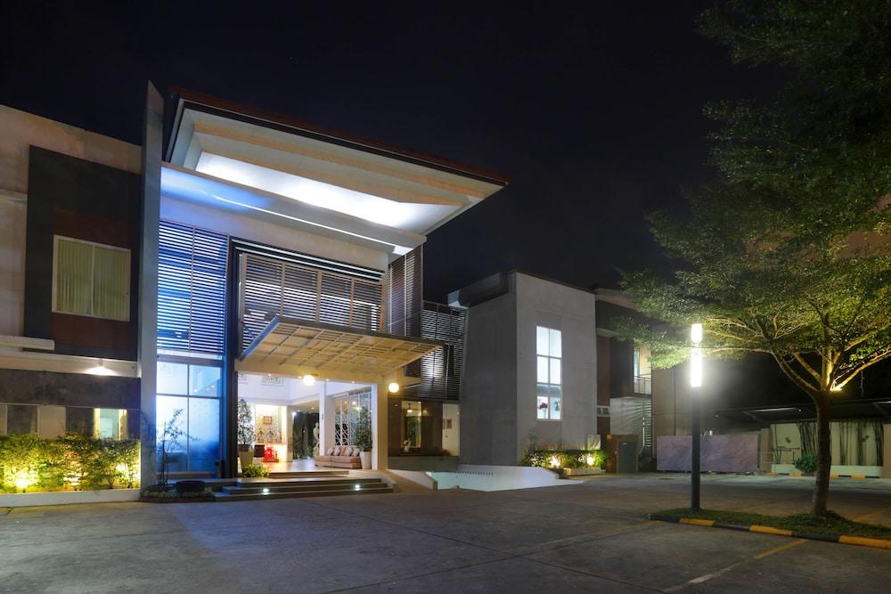 A2 Pool Resort Exterior