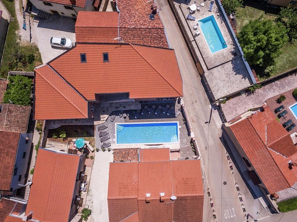 The Apartment Noa No.3 Located on the First Floor With Shared Pool Exterior