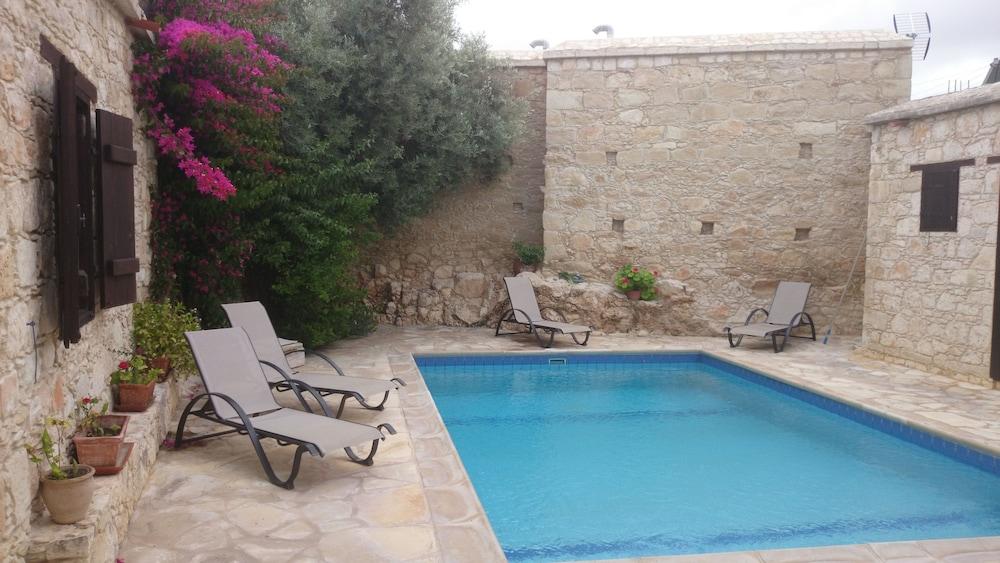 Kirithra Outdoor Pool