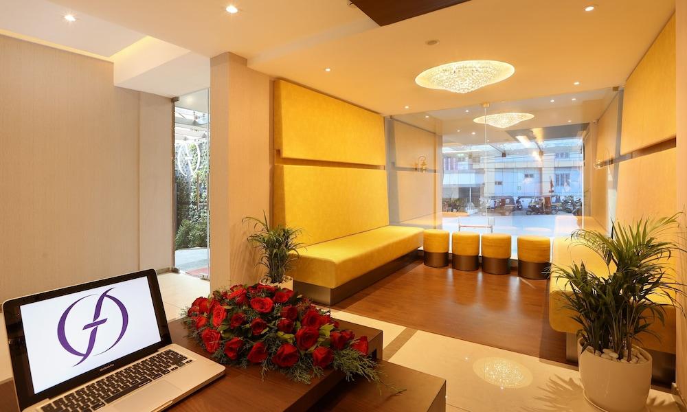 Flora Charishma Residency Aluva Lobby Sitting Area