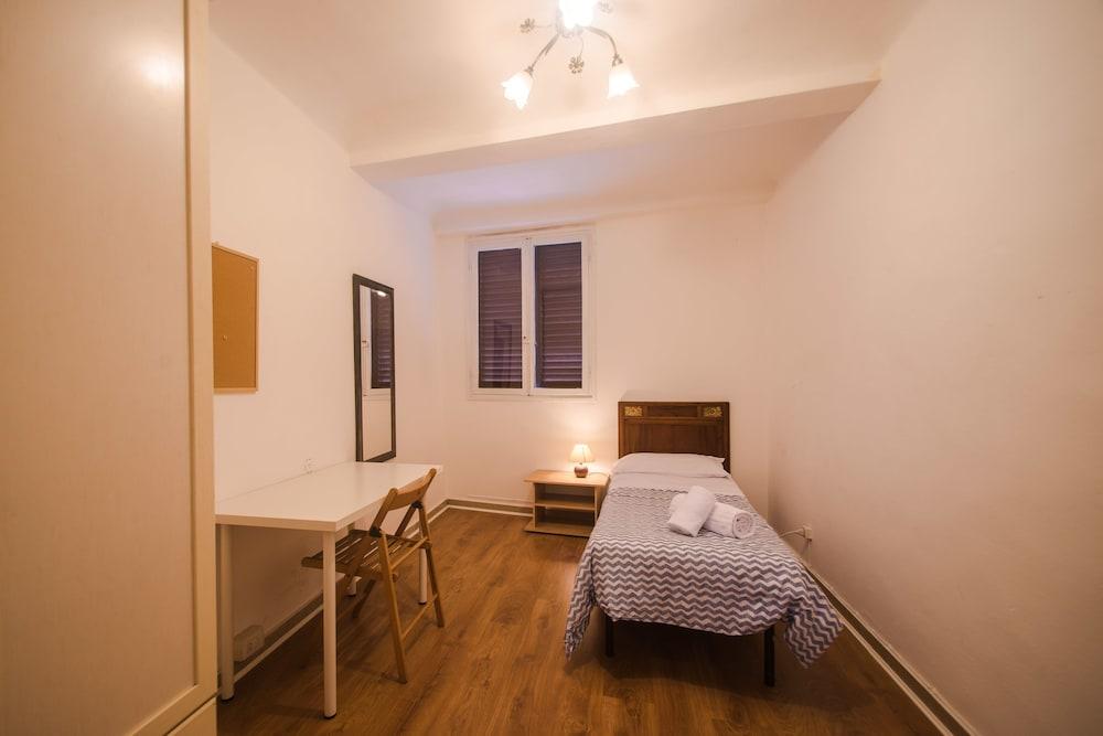Lovely 4BD Apt 3min Walk to Ponte Vecchio Room
