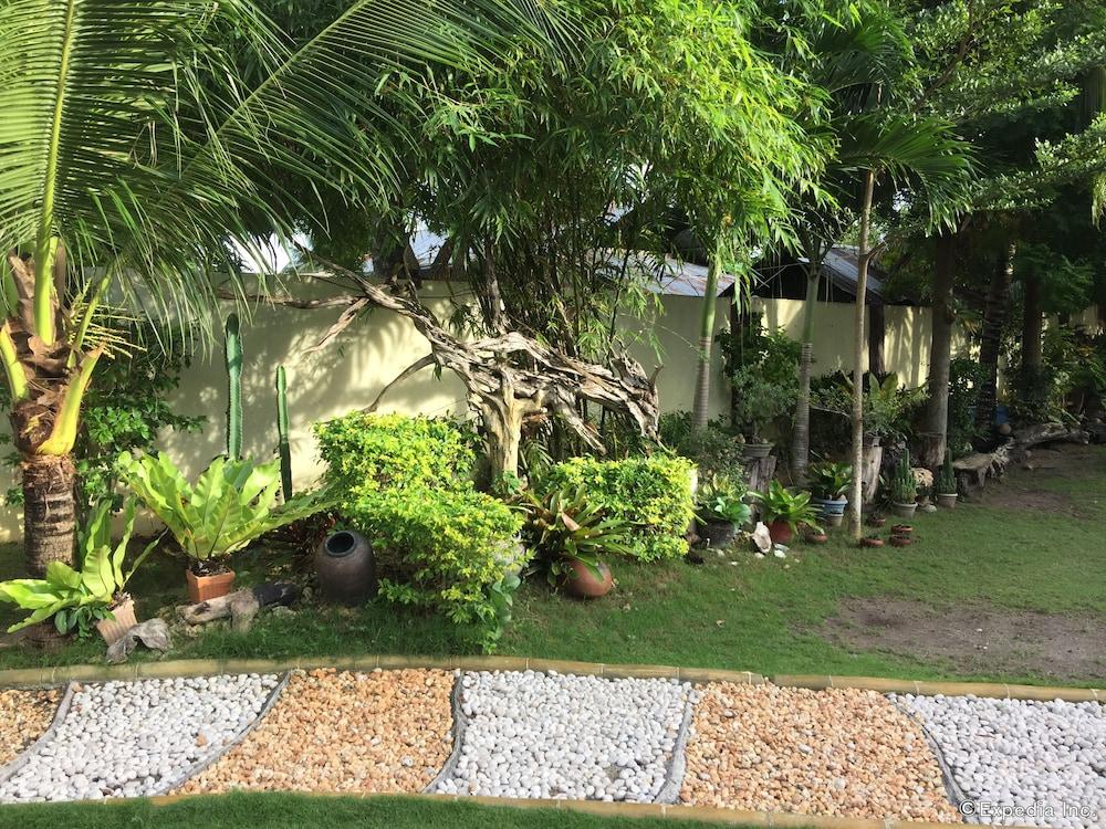 The Red Palm Resort Property Grounds