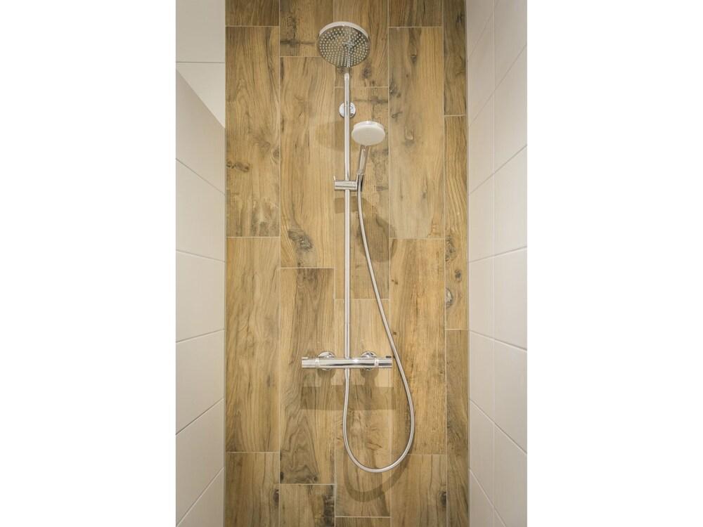 Apartment in Tasteful Farmhouse in De Cocksdorp, on the Wadden Island of Texel Bathroom