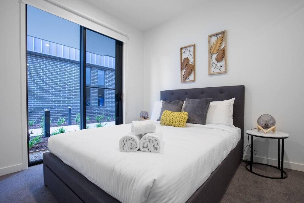 Elegant Stylish Living@mooneeponds Wifi/parking Room