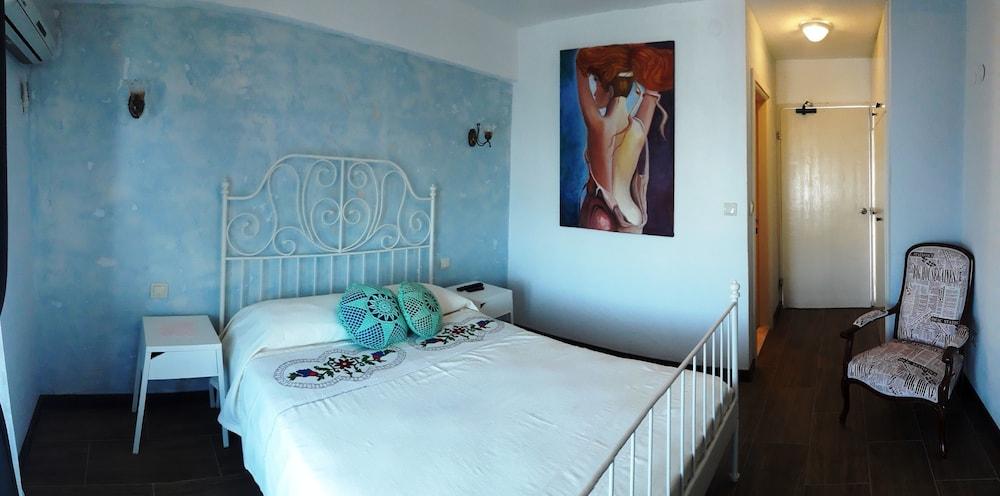 Parva Port Alacati Featured Image
