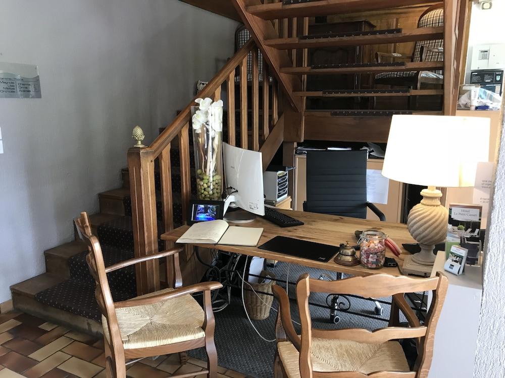 Logis Le Petit Casset Reception