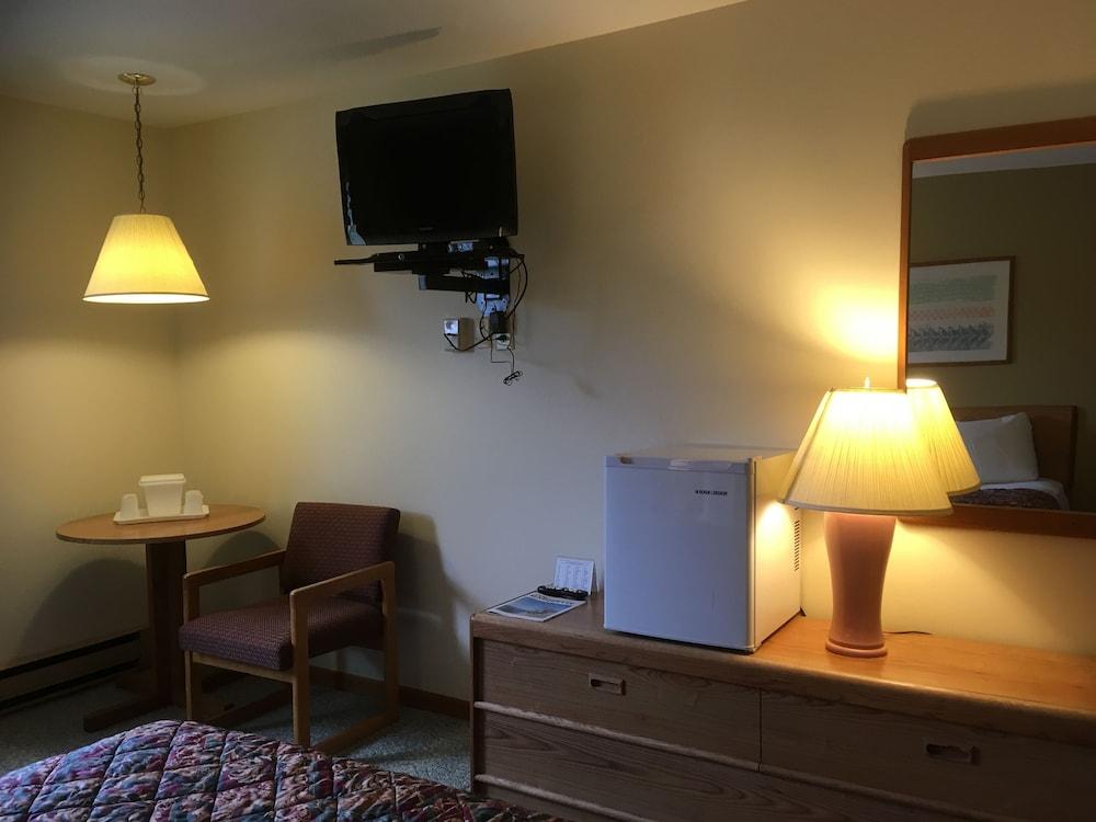 Value Host Motor Inn Room