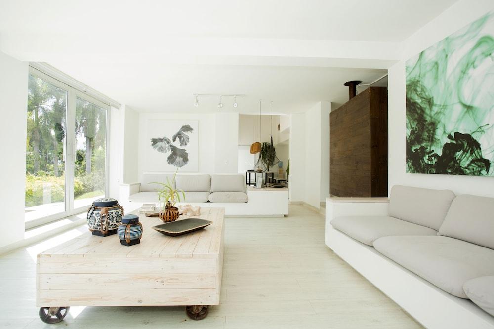 Luxe Villa San Jerónimo by Nomad Guru Interior