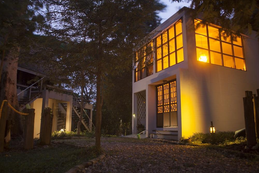 Middle Path Retreat Exterior