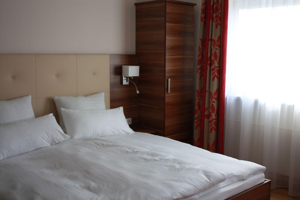 Boardinghaus Holledau Inn Featured Image