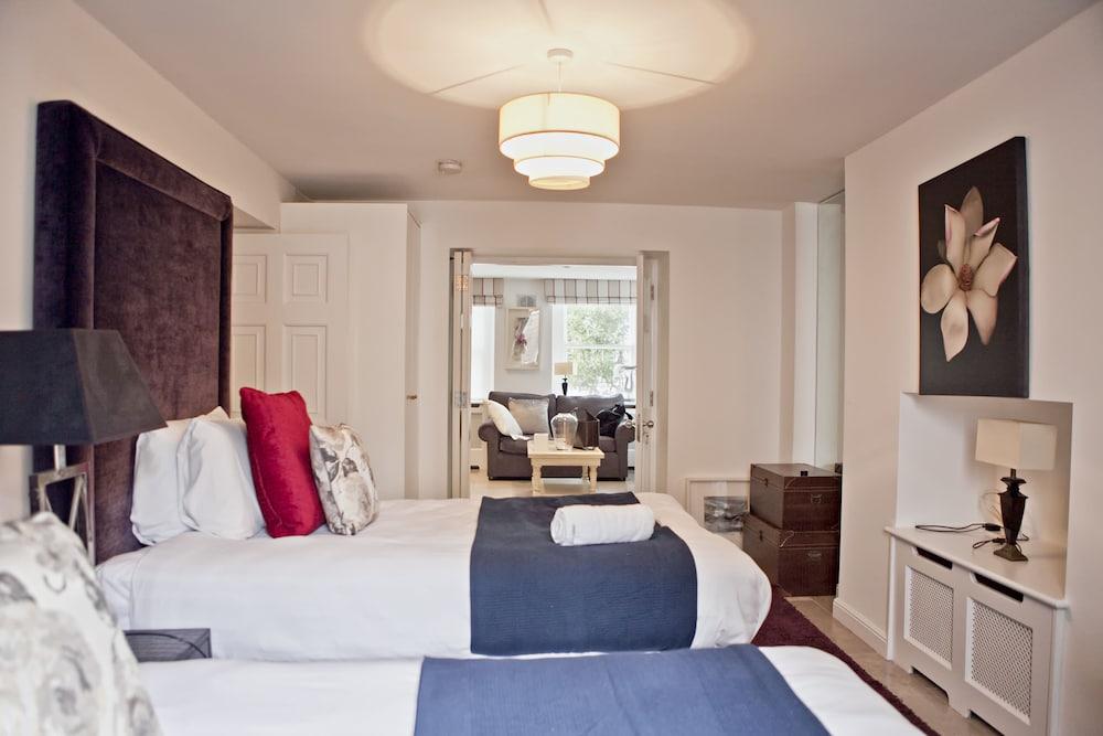 The Colin Farrell suite - hiphipstay Room