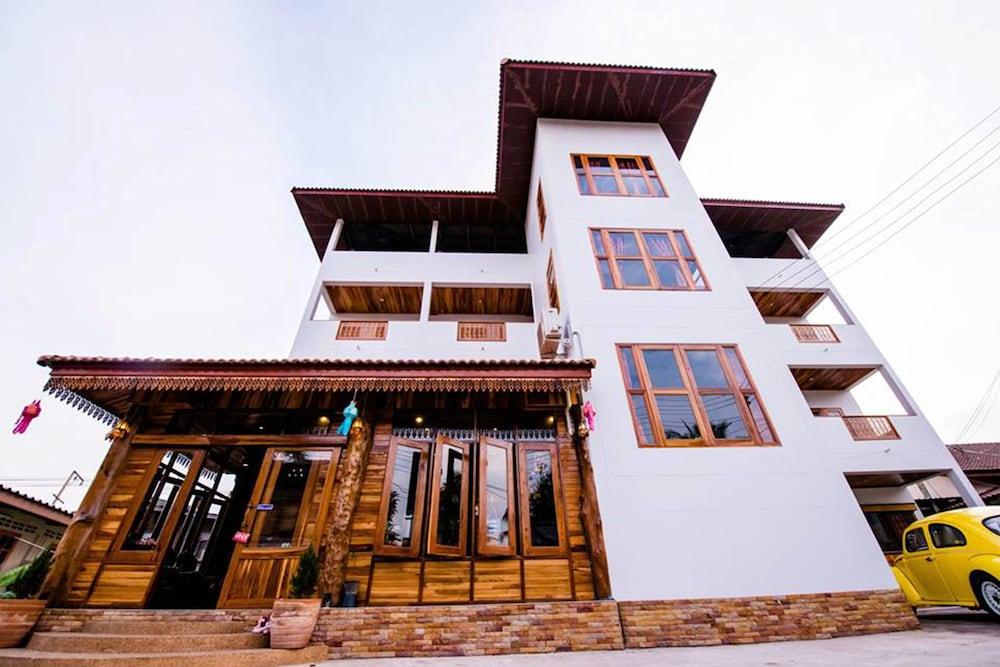 Wiphaporn Hotel