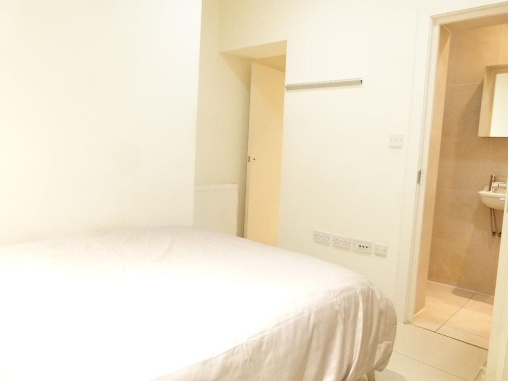 SS Property Hub - Apartment close to Hyde Park Room
