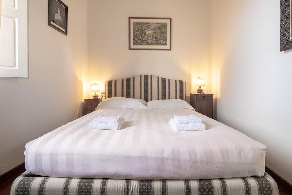 Montebello Elegant by Mmega Room