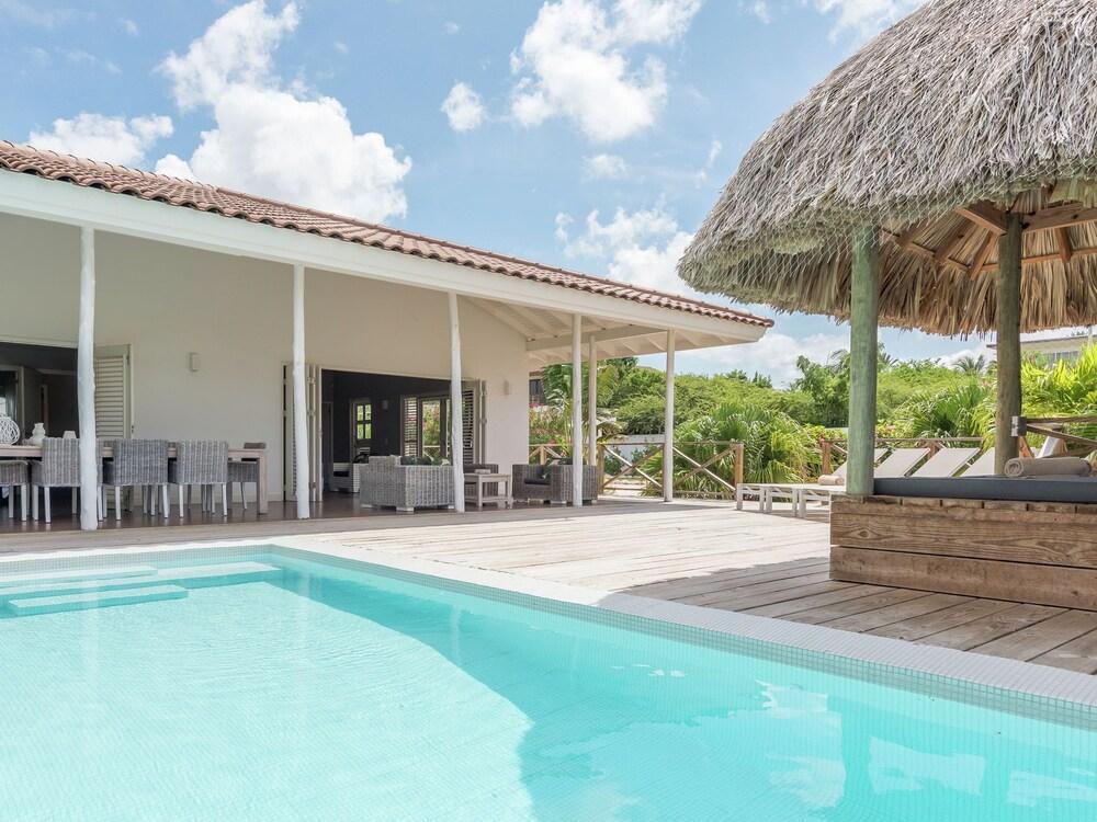 Beautiful Villa With Private Pool Within Walking Distance of Jan Thiel Beach on Curacao Featured Image