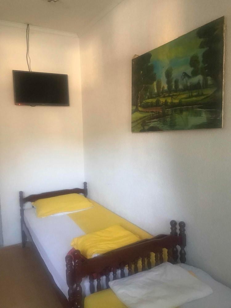 Lovec Room