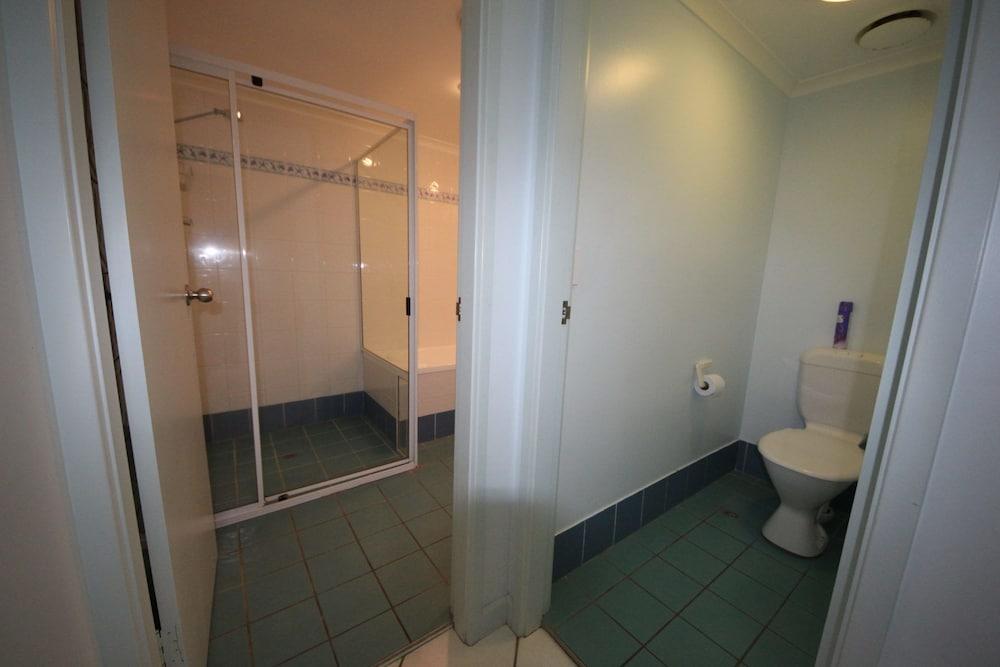 The Avenues Unit 2 at South West Rocks Bathroom