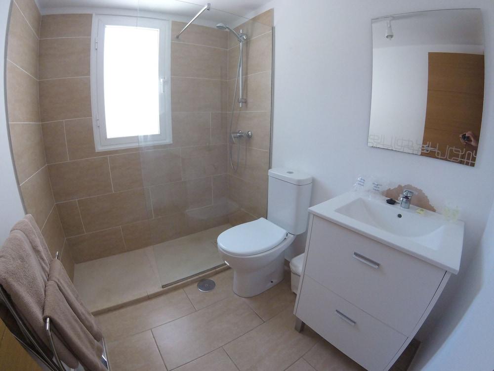 Harbour Club Aparthotel Duquesa Bathroom
