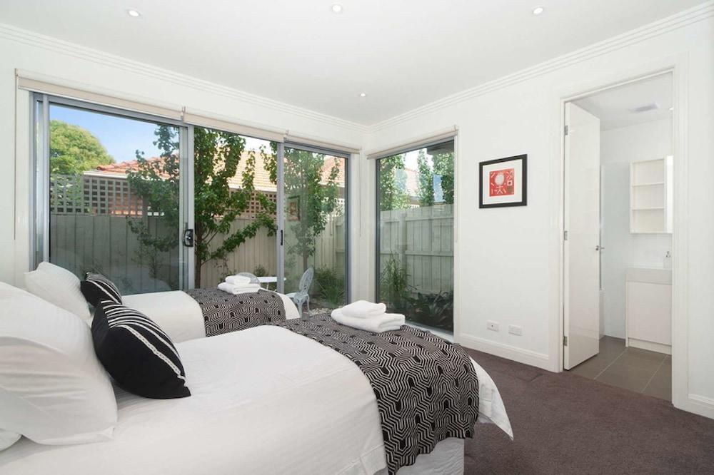 Style in the Heart of Caulfield Room