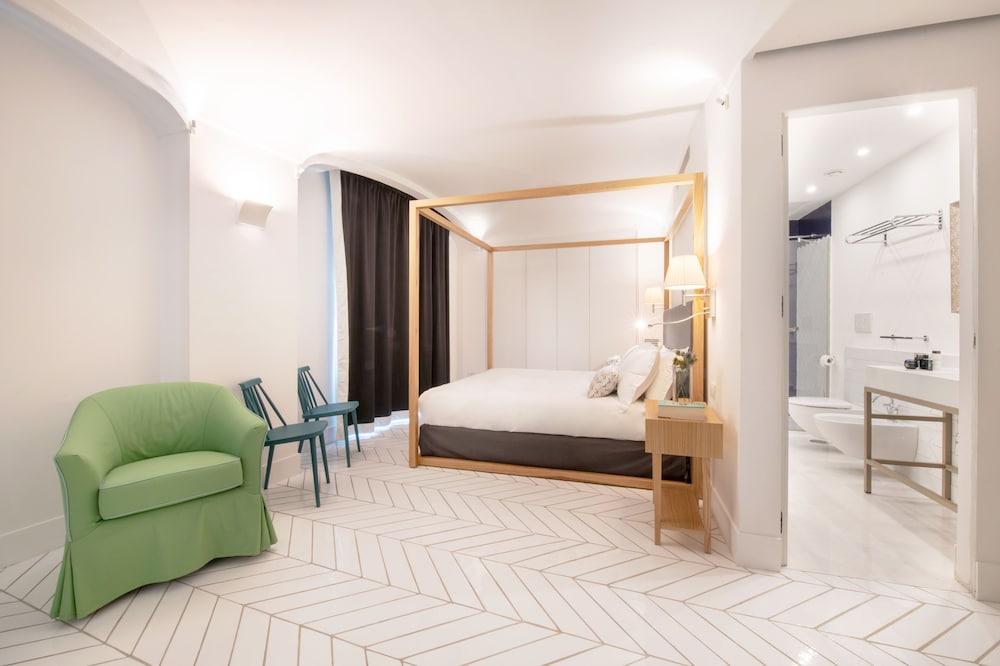 Luxury Suite with Garden and Jacuzzi Interior