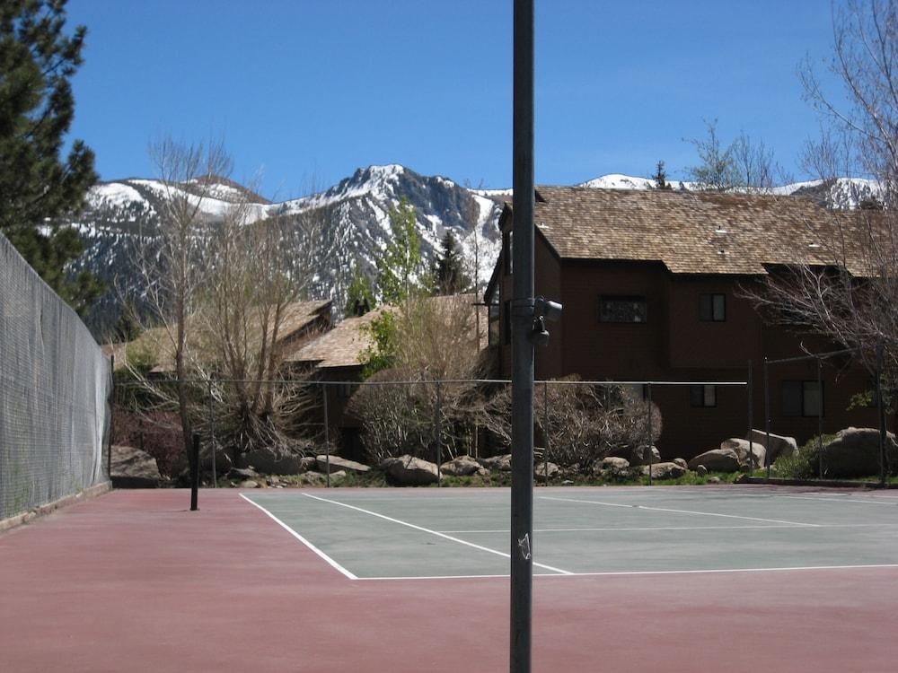 Chateau Sans Nom by Mammoth Reservation Bureau Tennis Court