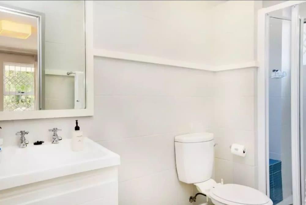 Sutton Place Bathroom