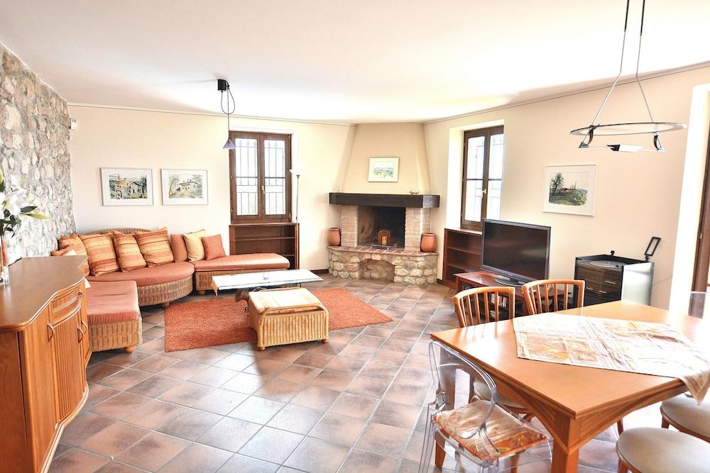 Apartment With Pool Ai Pignoi 1st floor Interior