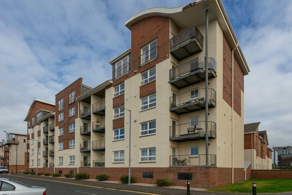 هاريس ريتريت - دونيني أبارتمنتس تفاصيل الفندق من الخارج