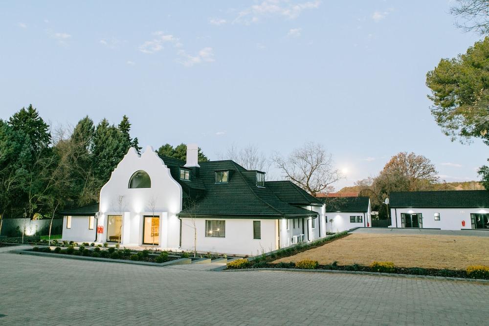 30 أون وايتس جيست هاوس