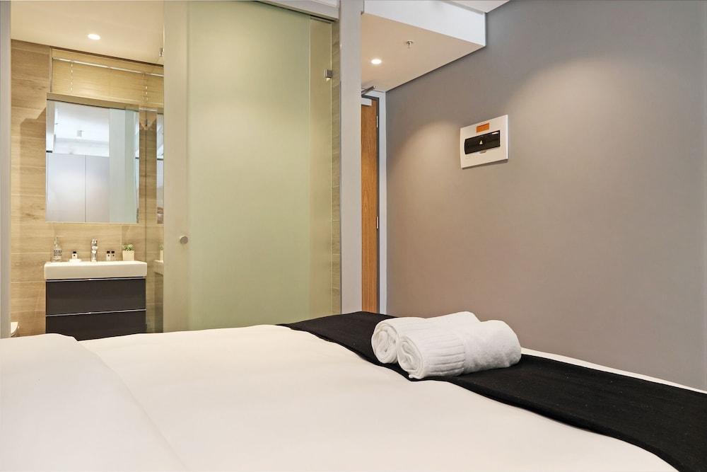 117 on Strand 1505 Room
