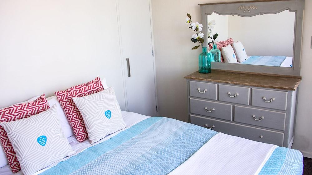 Quadrant 2 Bdr with Seaview & Parking Room