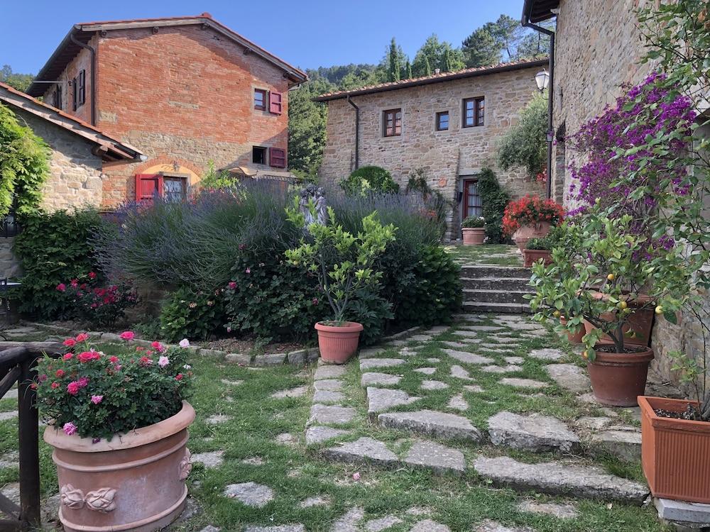 Borgo La Capraia Exterior