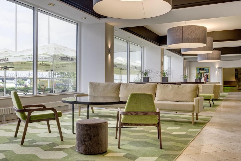 راديسون بلو هوتل آند سبا، دوجافا ريجا منطقة الجلوس في الردهة