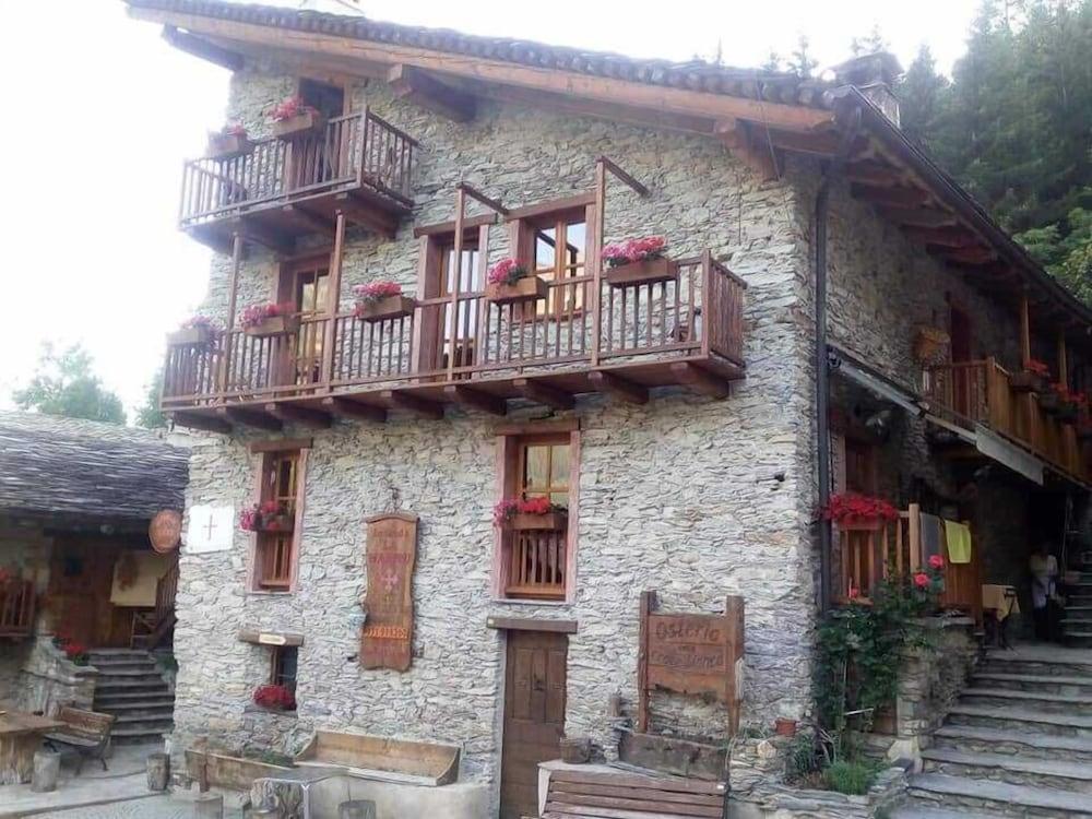 Albergo Diffuso La Marmu Exterior
