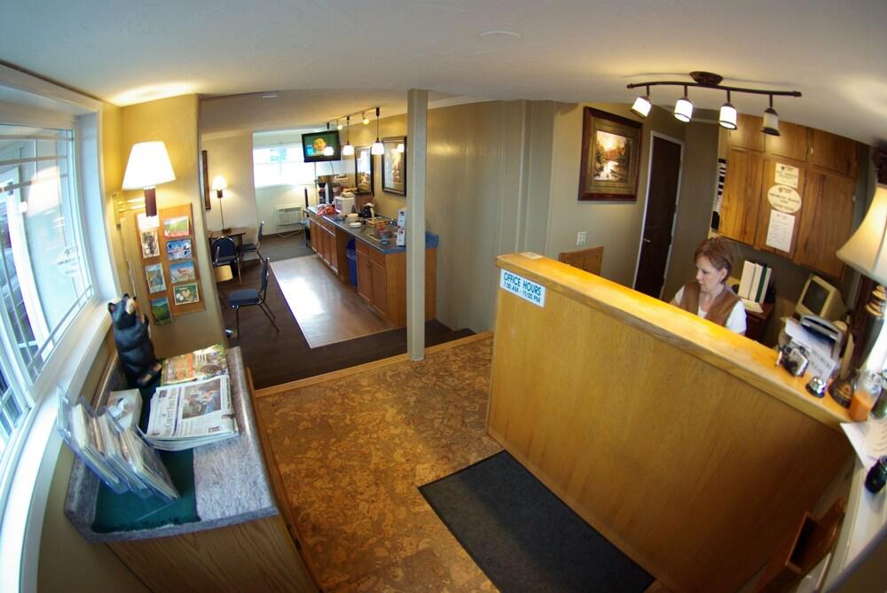 Gateway Inn Interior Entrance