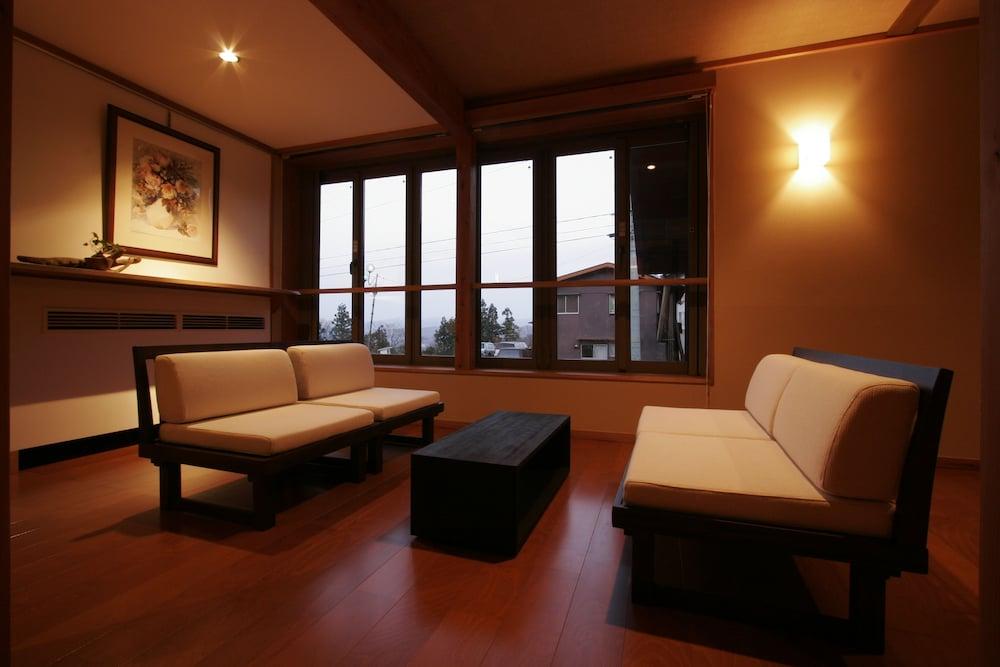 Hatsune Lobby Lounge