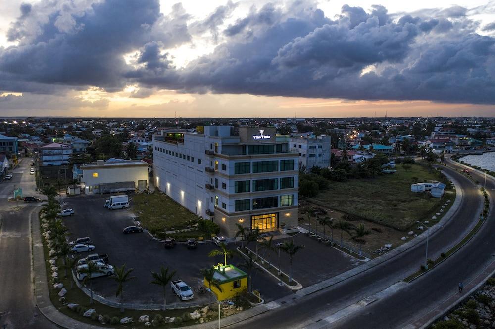 جولدن باي بليز هوتل الصورة الأساسية